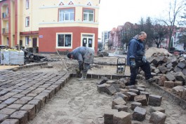 При реконструкции пешеходной зоны в Зеленоградске используют историческую брусчатку