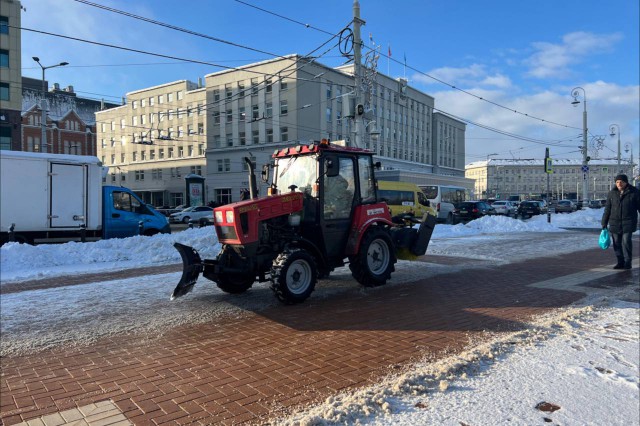 «Никто не останавливает работу»: в мэрии Калининграда рассказали об уборке улиц от снега