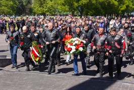 «Свобода против фашизма и провокаций»: как байкеры возлагали цветы на мемориале в Бранево (фото)