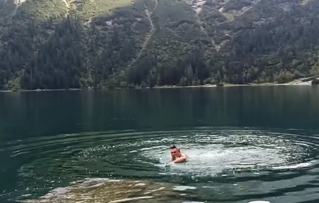 В Польше ищут российского туриста, который купался в заповедном озере (видео)