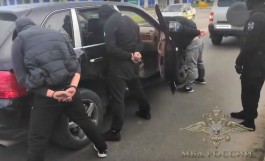 В Калининграде полицейские и бойцы СОБР задержали подозреваемых в вымогательстве (видео)
