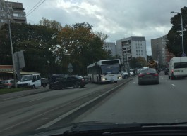 На улице Гагарина в Калининграде столкнулись БМВ и «Тойота»: дорога перекрыта