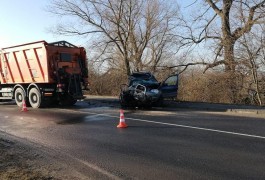 В Балтийске «Мазда» врезалась в «Камаз» на встречной полосе