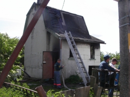 Двое детей погибли при пожаре в садовом обществе в Гурьевске