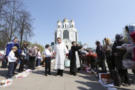 «Свято место пусто не бывает»: как калининградцы освящали куличи и яйца перед Пасхой (фото)