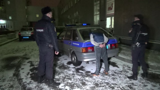 УМВД: Калининградец украл деньги из компьютерного зала и спрятался под машиной