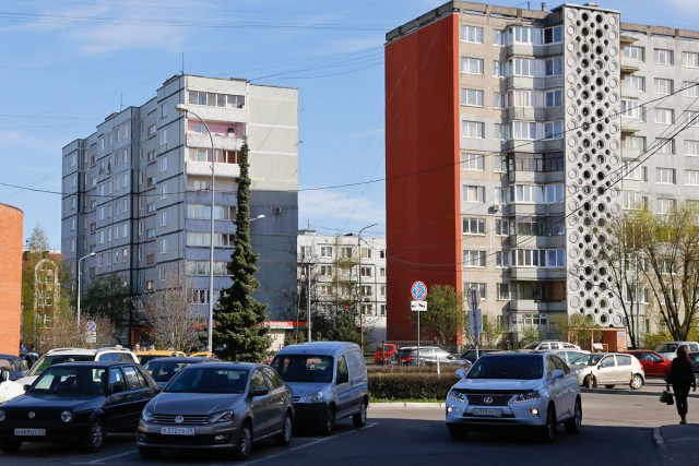 Капремонт трёх многоэтажек напротив Рыбной деревни в Калининграде перенесли на 2022 год 