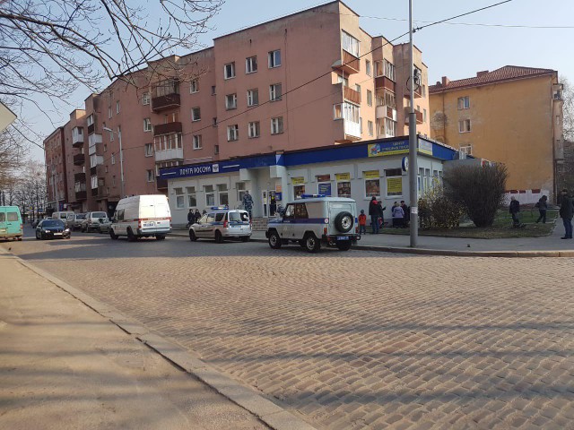 Очевидцы: Полицейские оцепили вход в почтовое отделение на улице Краснооктябрьской