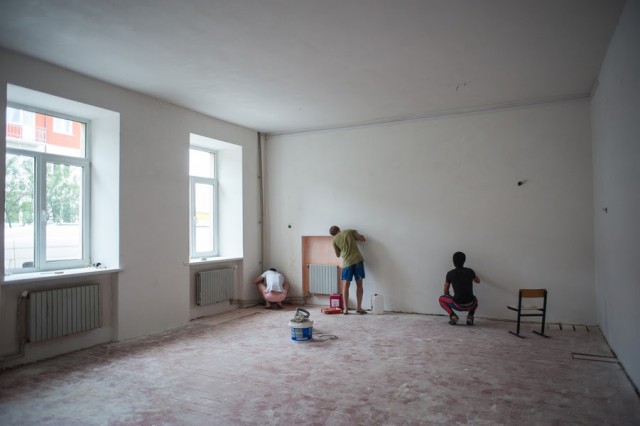 В Светлогорске мужчину приговорили к 240 часам обязательных работ за мошенничество при ремонте квартиры