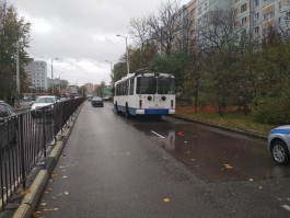 На ул. Горького в Калининграде из-за падения в салоне троллейбуса пострадала кондуктор