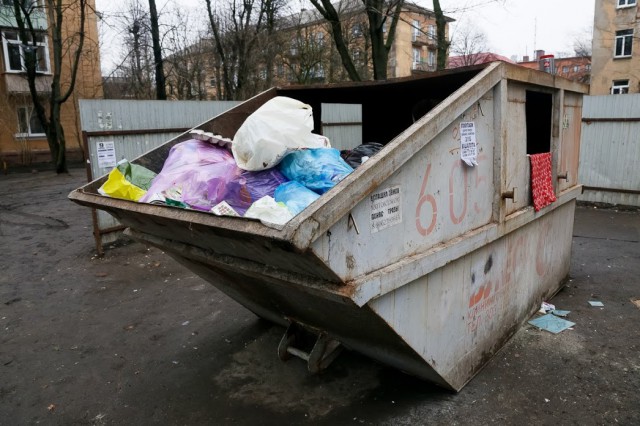 За первые два месяца квитанции за вывоз мусора оплатили 57% жителей области
