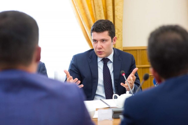 Алиханов пообещал обсудить приостановку паромного сообщения с Калининградской областью
