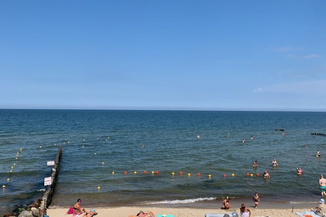 На берегу моря в Светлогорске выделили зону для людей, не умеющих плавать 