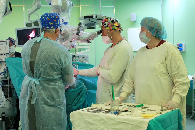 В областной больнице Калининграда провели уникальную операцию по удалению крупной опухоли