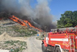 «Горит вся свалка»: площадь пожара на полигоне в Круглово выросла до пяти тысяч квадратов