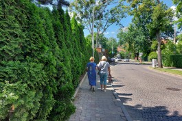 На Верхнем озере в Калининграде расширили узкий тротуар у ресторана «Причал»