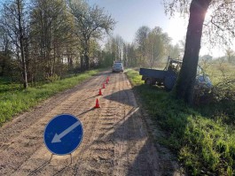 Под Полесском водитель без прав врезался в дерево и убежал: пассажир погиб
