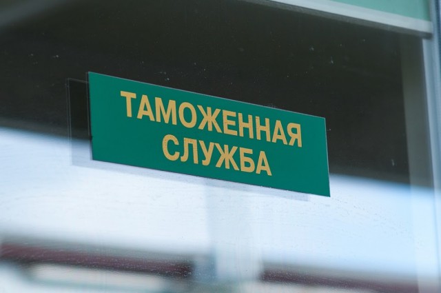 СК: В Калининградской области таможенник выпустил груз без уплаты пошлин на 500 тысяч рублей