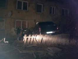 В Калининграде сотрудник автосервиса угнал и разбил внедорожник клиента