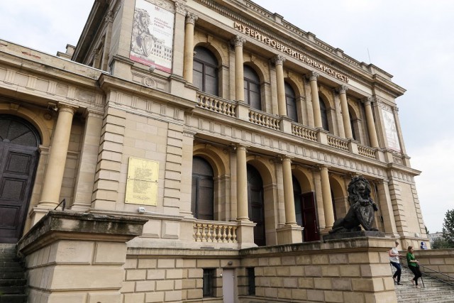 Руководство Музея изобразительных искусств хочет восстановить исторические скульптуры на здании биржи
