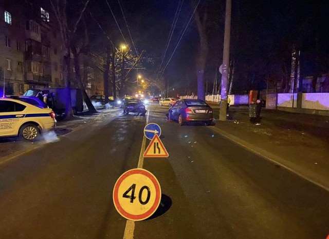 На улице Емельянова в Калининграде «Форд» с пьяным водителем въехал в «Хёндай»