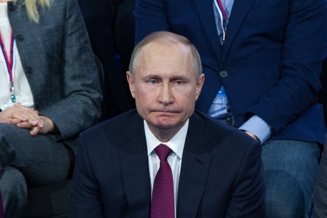 Путин пообещал «заткнуть поганый рот некоторым деятелям за бугром»