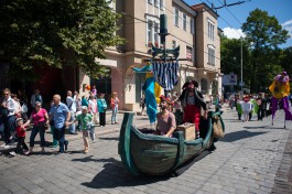 «Уличные театры и духовые оркестры»: как отмечали День города на пешеходной зоне в Калининграде (фото)