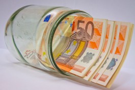 Курс евро упал ещё на 20 копеек