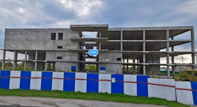 Недостроенный многоэтажный гараж на Карамзина в Калининграде разрешили переделать в ТРЦ