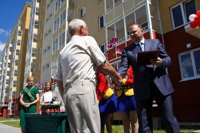 «Освоить юго-восток»: в «социальный дом» на ул. Левитана заселили военных пенсионеров (фото)