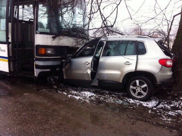 Под  Калининградом автобус протаранил две легковушки: трое пострадавших (фото)