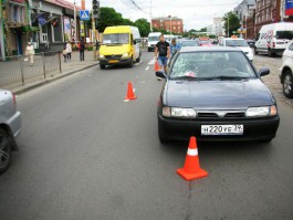 В Калининграде водитель «Ниссана» сбила пешехода напротив здания ГИБДД (фото)