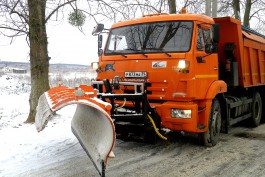 Ночью на уборку дорог Калининградской области от снега направили 73 машины