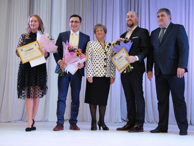 Мэр Алексей Силанов, победитель Максим Куликовский (второй справа) и призёры конкурса