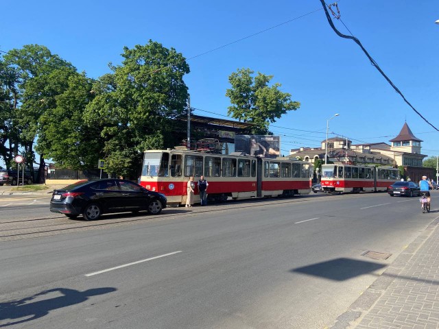 На улице Черняховского в Калининграде из-за ДТП заблокировано движение трамваев