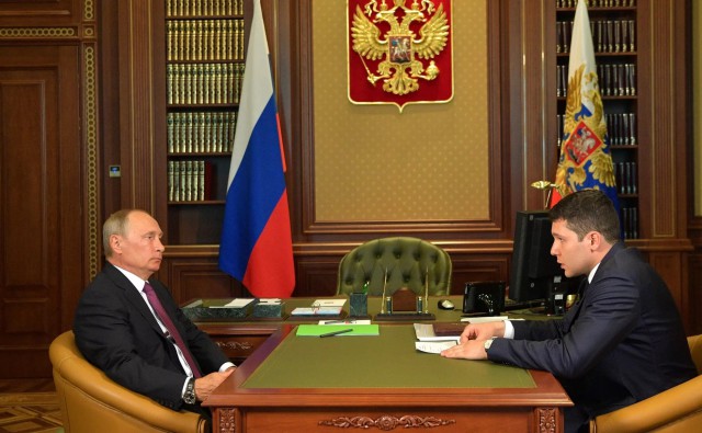 Путин обсудит с Алихановым проблемы грузового транзита в Калининград