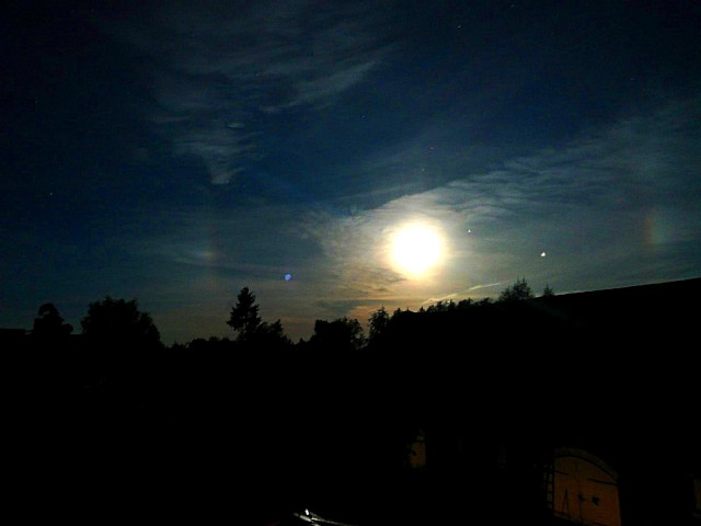 В небе над Калининградской областью заметили лунное гало