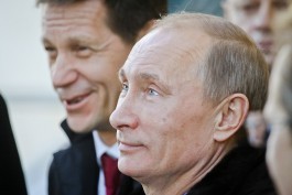ВЦИОМ: Россияне причисляют к элите Путина, Медведева, Пугачёву