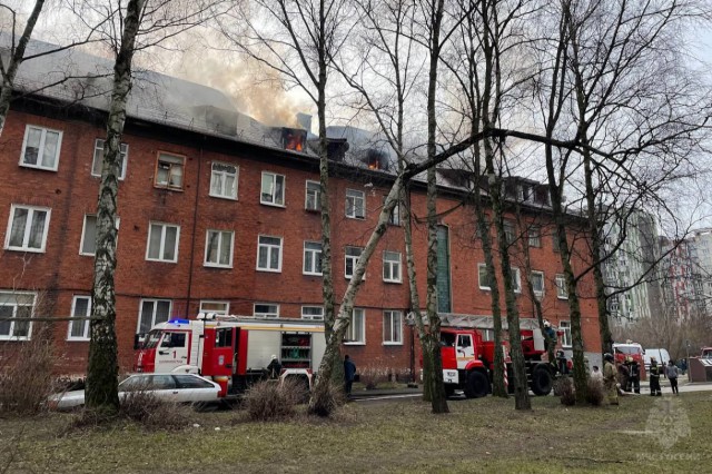 Рядом с горевшим домом на Артиллерийской в Калининграде открывают пункт помощи 