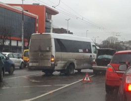 На Московском проспекте в Калининграде маршрутка столкнулась с легковушкой