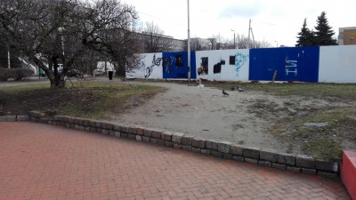 Непарадные тропинки возле новой набережной Трибуца (фото)