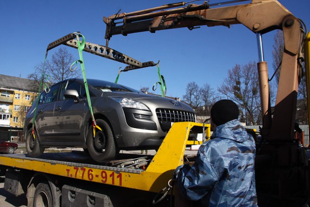 Депутат Облдумы: ГИБДД и эвакуаторы нарушают права автомобилистов в Калининграде