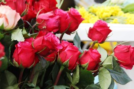 Чем воняют розы из калининградских магазинов?