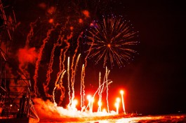 «Огни над волнами»: как прошло открытие чемпионата по фейерверкам в Зеленоградске