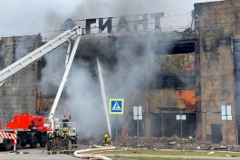 Двое пожарных пострадали при тушении торгового центра «Гиант» в Калининграде