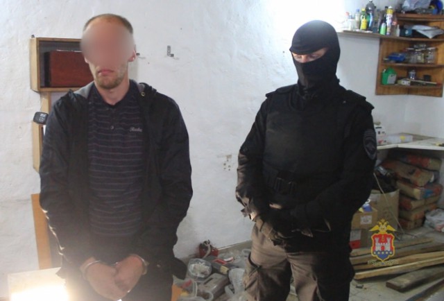 Полицейские привлекли спецназ «Гром» для задержания владельцев наркопритона в Калининграде (видео)