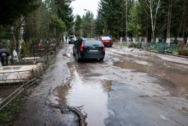 Центральная дорога на кладбище в посёлке Космодемьянского уже больше года в ужаснейшем состоянии! (фото)