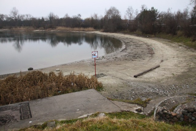 «С запахом мазута»: калининградцы сообщают о масштабном загрязнении озера Шенфлиз