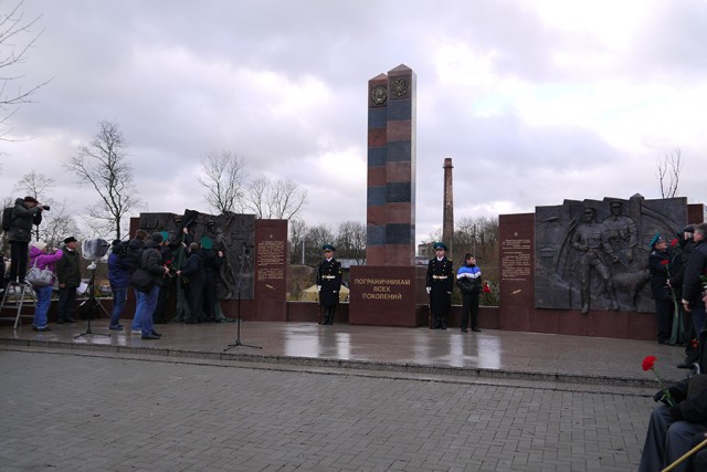 В парке Победы в Калининграде установили памятник пограничникам (фото)