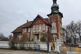 В Черняховске начали ремонтировать фасад виллы конца XIX века